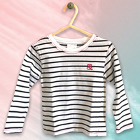 Klassisches Kinder Streifenshirt / Ringelshirt mit besticktem Logo in neon grün