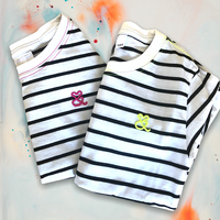 Klassisches Kinder Streifenshirt / Ringelshirt mit besticktem Logo in neon grün